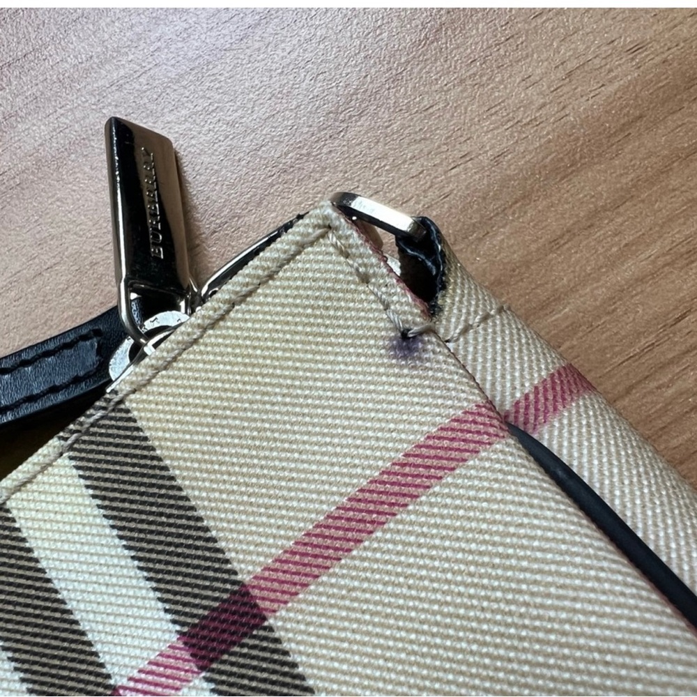 Burberry London Mini Pochette - NOVA CHECK
Vintage Shoulder Bag - Picture 9 of 16